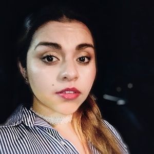 Meet your Posher, Estefania